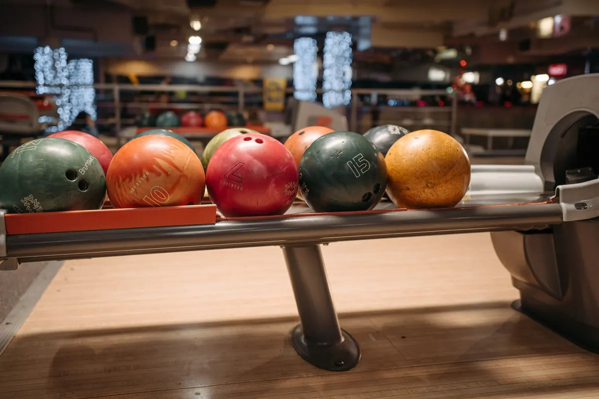 How to Choose Your First Bowling Ball: Weight, Grip, and Fit