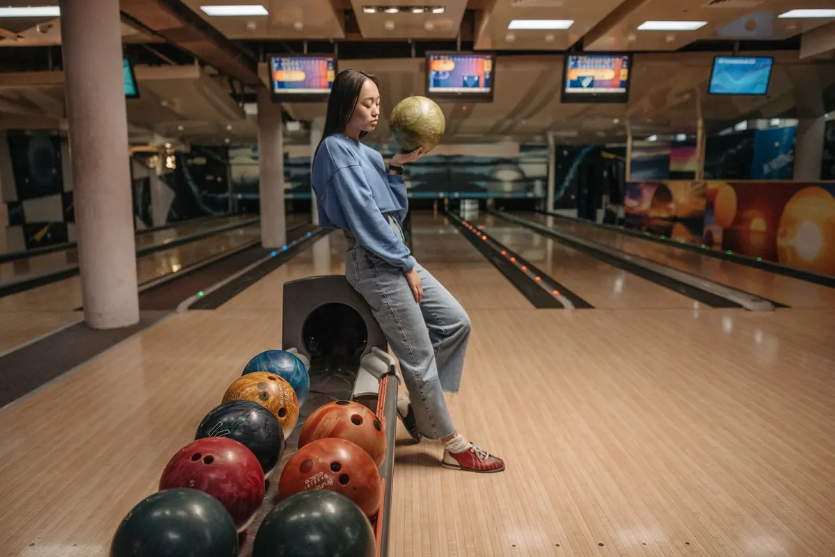 How to Join a Winter Bowling League: Costs, Commitment, and What to Expect